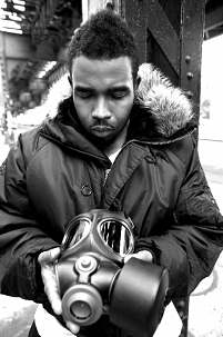© Pharoahe Monch Pharoahe Monch mit Gasmaske